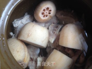莲藕绿豆猪骨汤的做法步骤：8