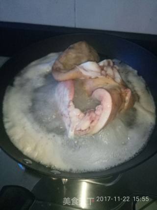 卤猪头皮的做法步骤：1