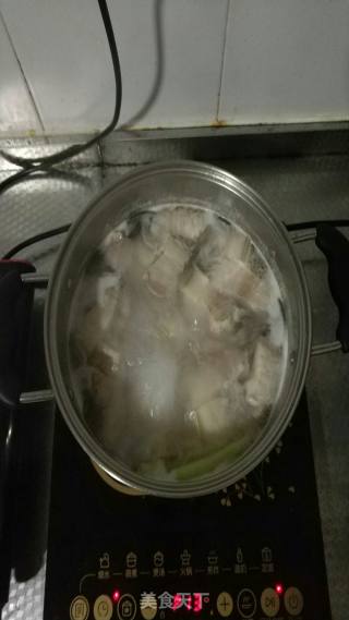 砂锅红烧肉的做法步骤：3