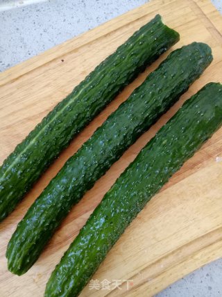 响油黄瓜卷的做法步骤：1