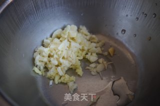 腊肉炒芥兰的做法步骤：3