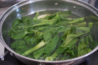 腊肉炒芥兰的做法步骤：4
