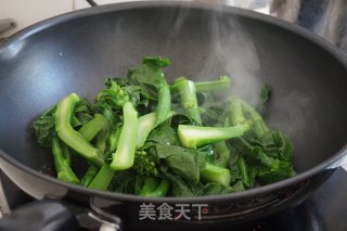 腊肉炒芥兰的做法步骤：6