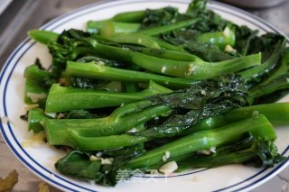 腊肉炒芥兰的做法步骤：8