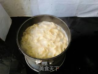 快手懒人餐 番茄鸡蛋香芹刀削面的做法步骤：6