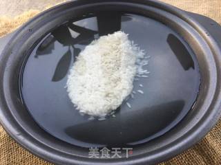 大米虾仁粥的做法步骤：1