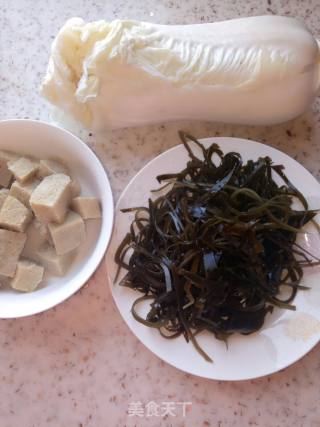 炖菜:白菜炖海带的做法步骤：1
