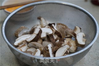 鸡蛋香菇小炒的做法步骤：2