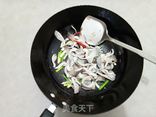 肉片炒鲜蘑的做法步骤：9