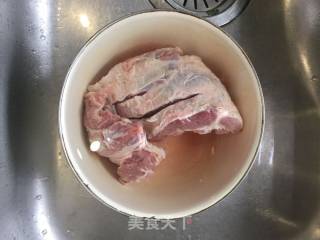红烧牛腩的做法步骤：1