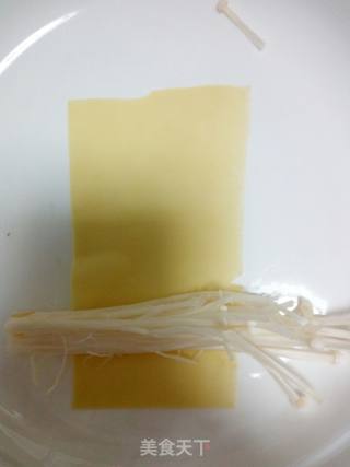 金针菇小菜卷的做法步骤：2