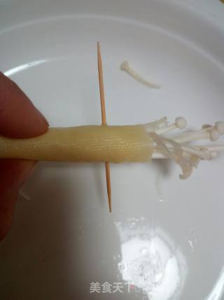 金针菇小菜卷的做法步骤：3