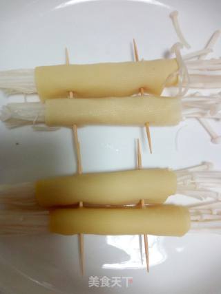 金针菇小菜卷的做法步骤：4