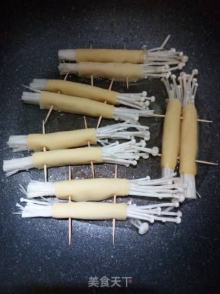 金针菇小菜卷的做法步骤：5