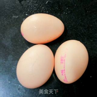 #快手懒人餐#青椒煎鸡蛋的做法步骤：1