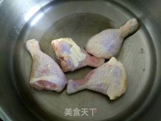 土豆香菇焖鸡腿肉的做法步骤：1