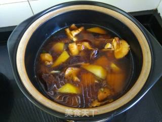 土豆香菇焖鸡腿肉的做法步骤：17