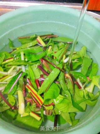 #快手懒人餐#爆炒红菜苔的做法步骤：2