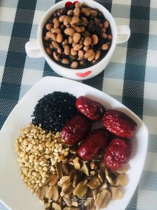 红豆核桃羹———【冬日暖身养生羹】的做法步骤：1