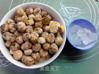糖霜栗子的做法步骤：1