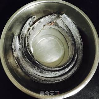 糖醋锅塌带鱼的做法步骤：1