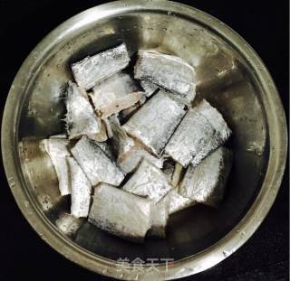糖醋锅塌带鱼的做法步骤：2