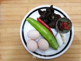 鱼香鸡蛋的做法步骤：1