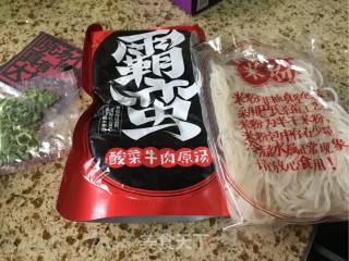 香菇酸菜牛肉米粉的做法步骤：4