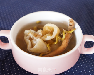 花旗参石斛花胶汤的做法步骤：5