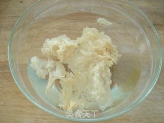 山楂银耳汤的做法步骤：1