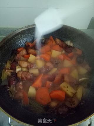 土豆胡萝卜五花肉的做法步骤：18