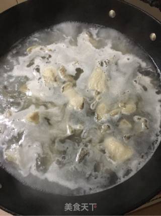 羊肉火锅的做法步骤：1