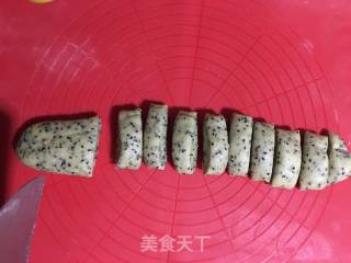 鸡蛋芝香麻花的做法步骤：4