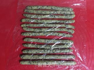 鸡蛋芝香麻花的做法步骤：6
