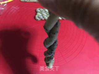 鸡蛋芝香麻花的做法步骤：9
