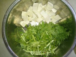 茼蒿豆腐煲的做法步骤：2