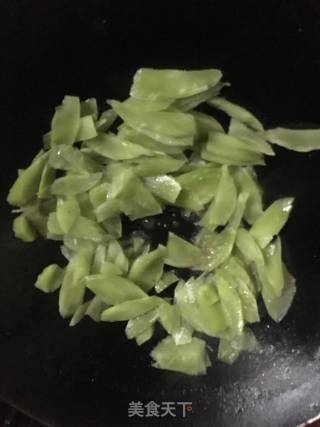 腊肉炒莴笋的做法步骤：2