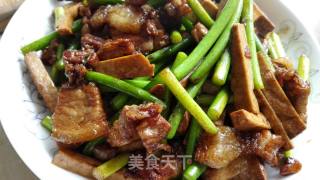 蒜苔香干五花肉的做法步骤：12