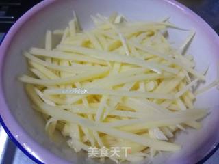 快手懒人餐---土豆鸡蛋煎饼的做法步骤：2