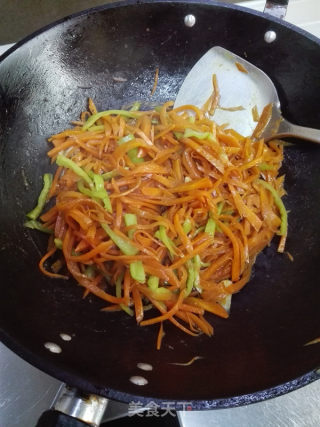 #快手懒人餐#赤味噌炒胡萝卜丝的做法步骤：7