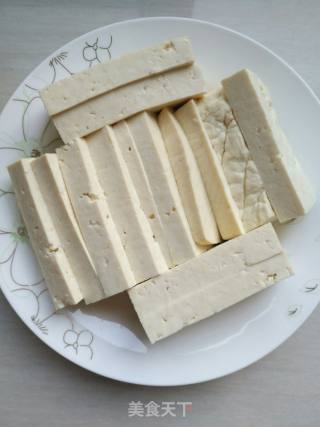 似肉非肉炖豆腐的做法步骤：2