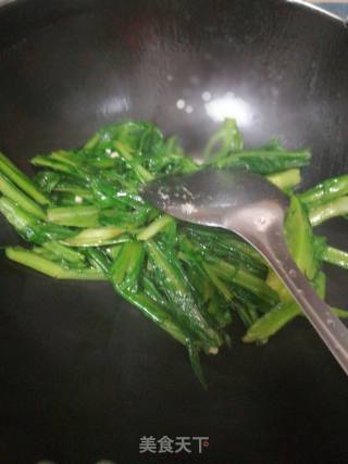 蒜茸炒苦脉的做法步骤：2