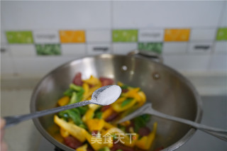 甜肠菜椒小炒的做法步骤：5