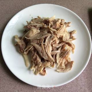 快手懒人餐～～手撕鸡的做法步骤：4