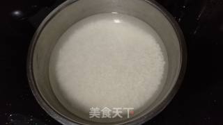 广式腊肠煲仔饭的做法步骤：1