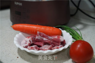 蔬果排骨汤的做法步骤：1