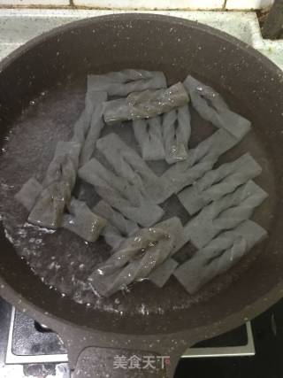 魔芋烧鸭腿的做法步骤：4