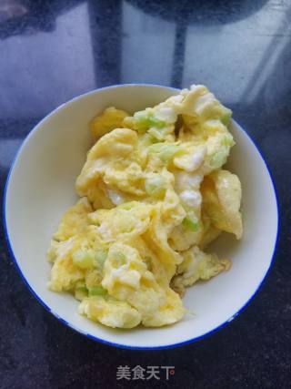 杏鲍菇炒葱花鸡蛋的做法步骤：2