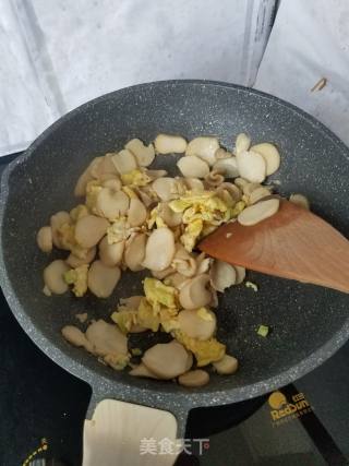杏鲍菇炒葱花鸡蛋的做法步骤：4