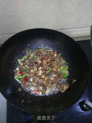 香辣可口的＂酸菜鸡＂的做法步骤：8